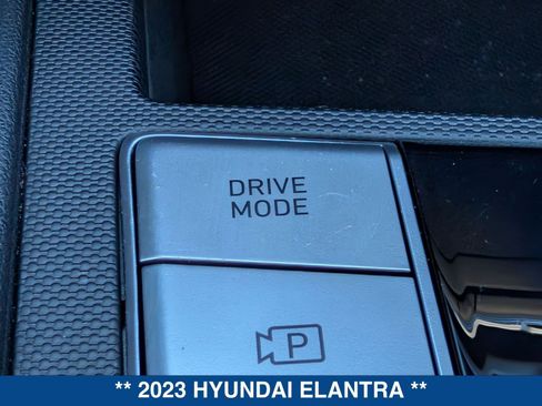 Used 2023 Hyundai Elantra SEL image 29