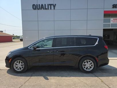 Used 2024 Chrysler Pacifica Touring-L