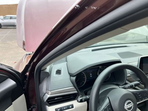 Used 2025 Nissan Altima 2.5 SV image 33