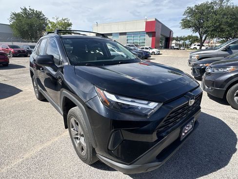 Used 2024 Toyota RAV4 LE AWD/4WD image 9