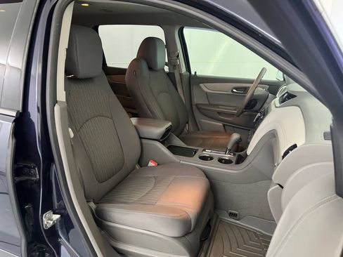 Used 2015 Chevrolet Traverse LS FWD image 21