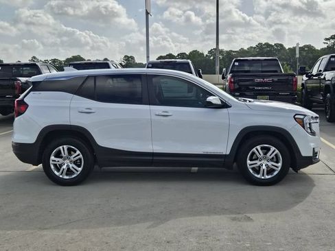 Used 2024 GMC Terrain SLE FWD image 4