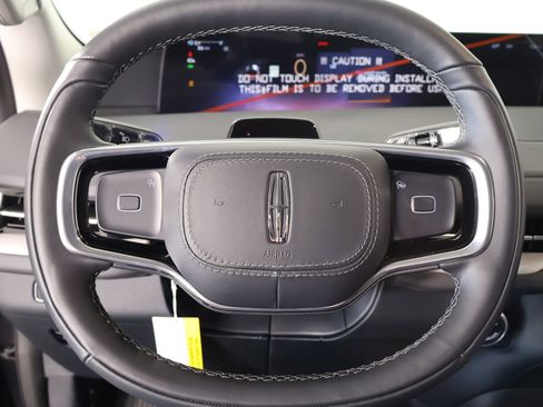 New 2026 Lincoln Navigator Premiere image 3