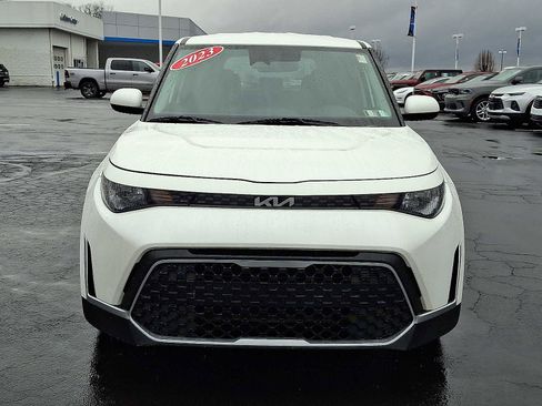 Used 2023 Kia Soul LX image 2