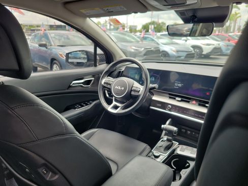 Used 2024 Kia Sportage EX FWD image 14