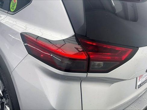Used 2024 Nissan Rogue S AWD/4WD image 29