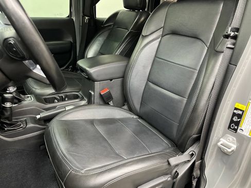 Used 2022 Jeep Wrangler Unlimited Sahara AWD/4WD image 18
