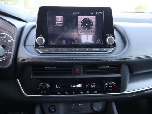 Used 2024 Nissan Rogue SV AWD/4WD image 18