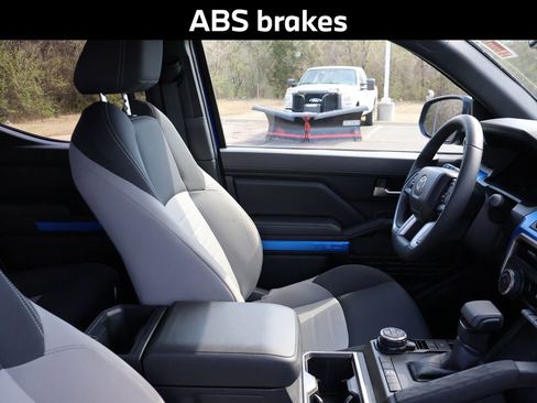 Used 2025 Toyota Tacoma TRD Off-Road image 11