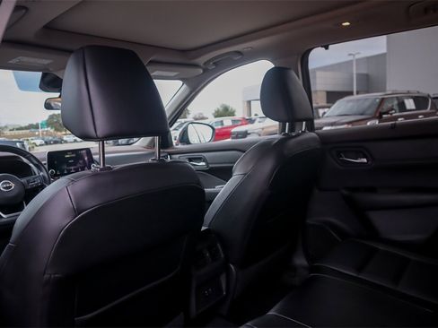 Used 2022 Nissan Rogue SV w/ SV Premium Package image 25