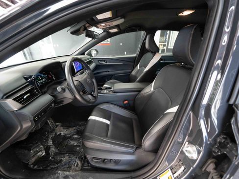 Used 2025 Toyota Camry SE image 9