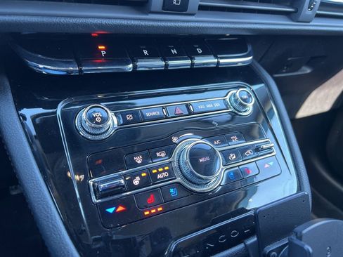 Used 2022 Lincoln Corsair Standard w/ Equipment Group 101A image 10