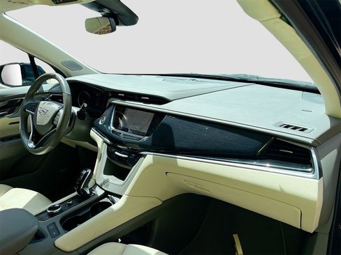 Used 2024 Cadillac XT6 Premium Luxury image 31
