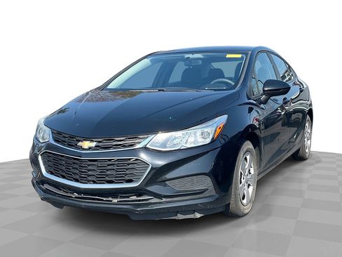 Used 2018 Chevrolet Cruze LS image 1