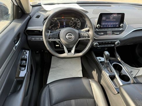 Used 2025 Nissan Altima 2.5 SR FWD image 11