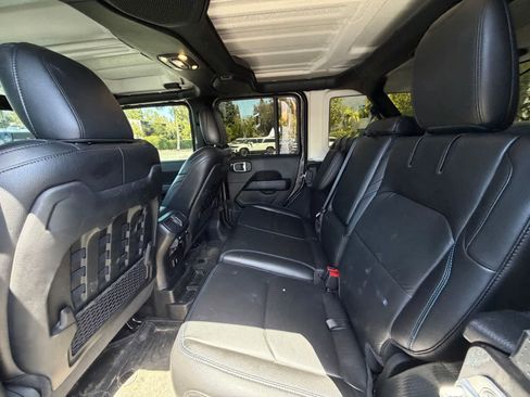Used 2021 Jeep Wrangler Unlimited Rubicon 4xe w/ Cold Weather Group AWD/4WD image 5