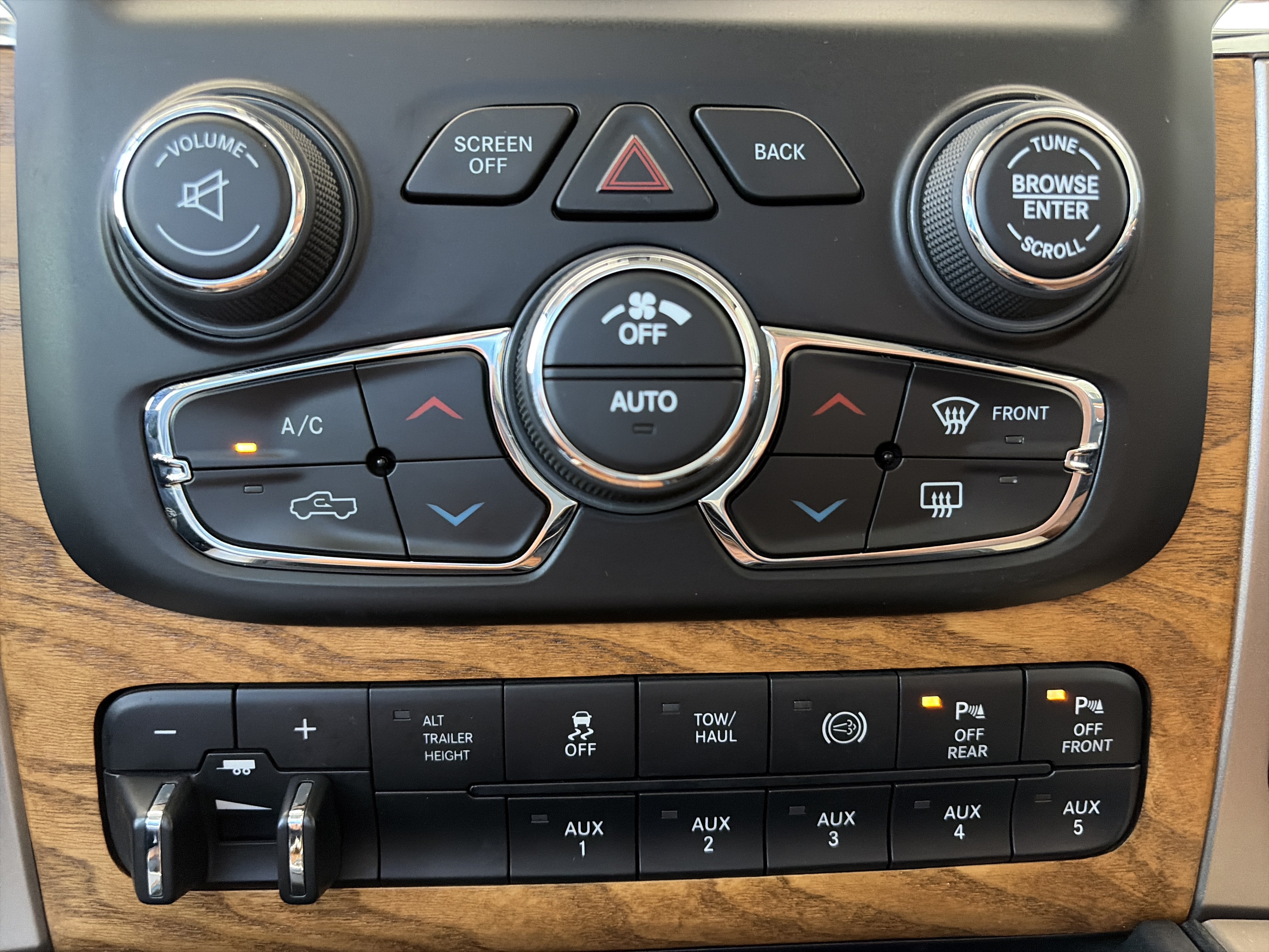 Used 2018 RAM 3500 Laramie Longhorn w/ Cold Weather Group AWD/4WD image 23