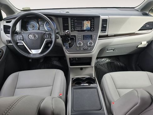 Used 2020 Toyota Sienna XLE w/ XLE Navigation Package AWD/4WD image 18