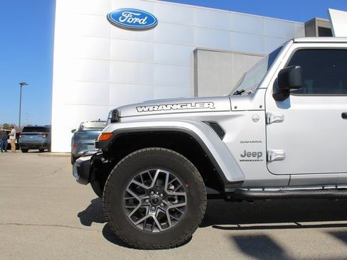 Used 2024 Jeep Wrangler Sahara w/ Technology Group image 10