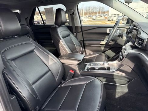 Used 2021 Ford Explorer XLT w/ Equipment Group 202A image 13