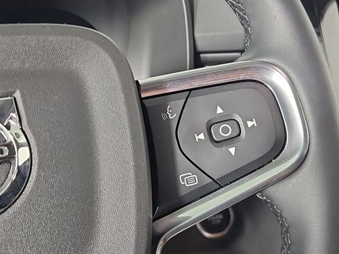 Certified 2026 Volvo XC40 B5 Plus AWD/4WD image 29