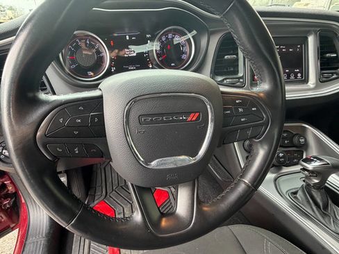 Used 2019 Dodge Challenger SXT image 9