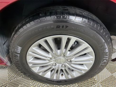 Used 2016 Chrysler Town & Country Touring-L image 20