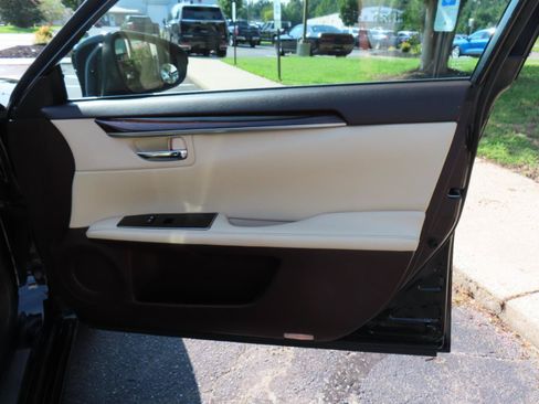 Used 2018 Lexus ES 350 w/ Premier Package FWD image 22