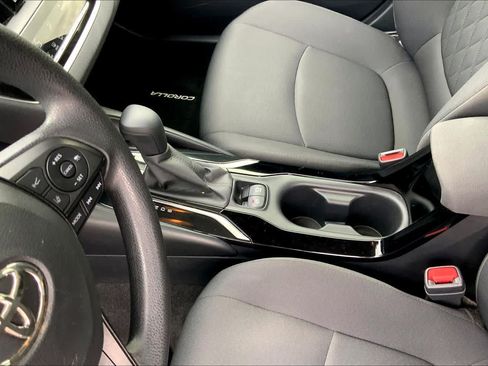 Used 2022 Toyota Corolla LE FWD image 17