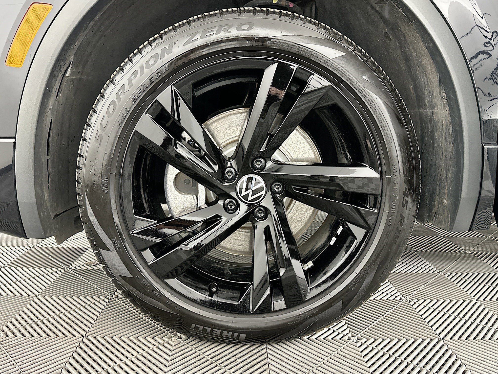 Used 2024 Volkswagen Tiguan SE R-Line AWD/4WD image 37