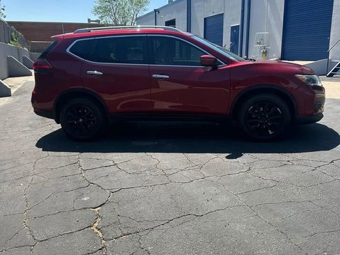 Used 2018 Nissan Rogue SV FWD image 5