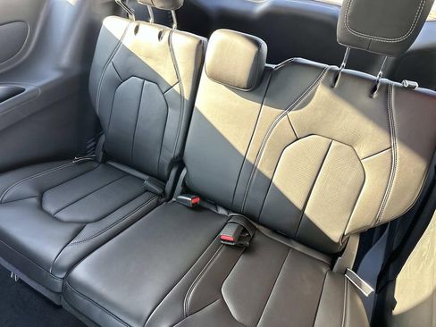 New 2026 Chrysler Pacifica Select w/ S Appearance Package image 10