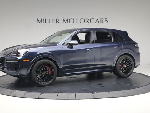 Used 2024 Porsche Cayenne S AWD/4WD image 2