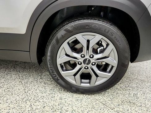 Used 2025 Kia Seltos LX AWD/4WD image 9