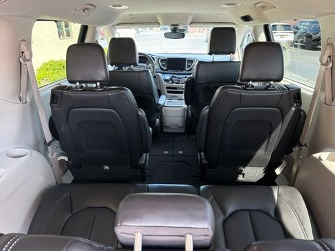 Used 2024 Chrysler Pacifica Touring-L FWD image 14