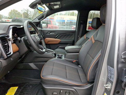 Used 2024 GMC Canyon AT4 image 13