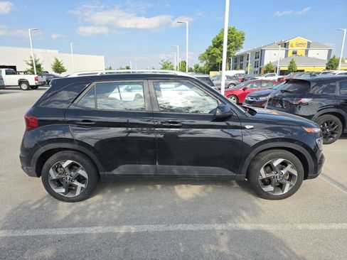 Used 2023 Hyundai Venue SEL w/ Cargo Package FWD image 9
