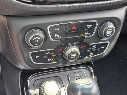 Used 2018 Jeep Compass Limited w/ Navigation Group AWD/4WD image 22