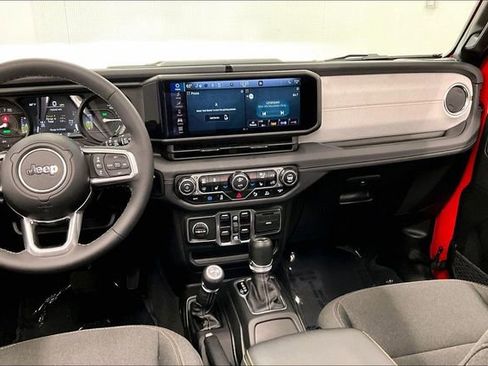 Used 2025 Jeep Wrangler Unlimited Sahara AWD/4WD image 7