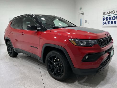 Used 2023 Jeep Compass Latitude w/ Convenience Group AWD/4WD image 2