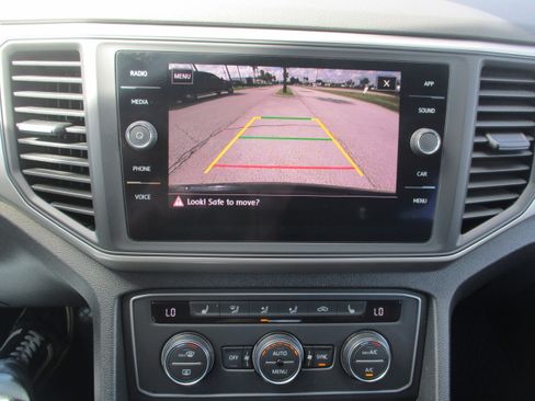 Used 2020 Volkswagen Atlas Cross Sport SE image 22