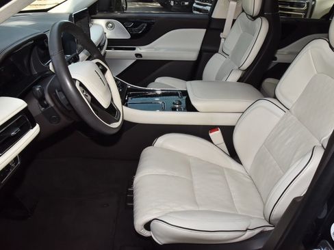 Used 2023 Lincoln Aviator Black Label AWD/4WD image 13