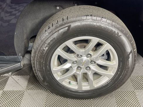 Used 2022 Chevrolet Suburban LT image 33