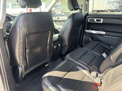 Certified 2022 Ford Explorer XLT w/ Equipment Group 202A RWD image 13