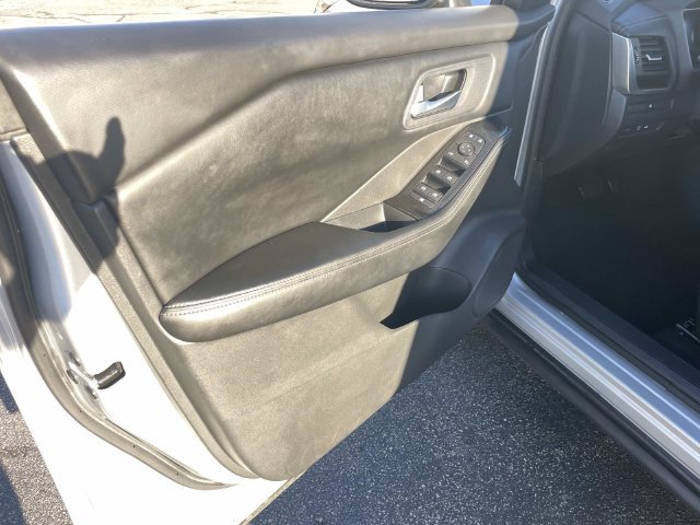 Used 2025 Nissan Rogue SV AWD/4WD image 21