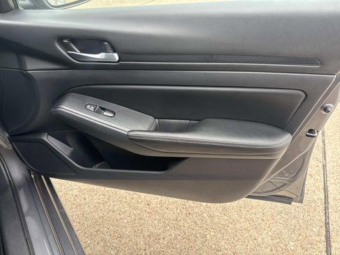 Used 2025 Nissan Altima 2.5 SV FWD image 17