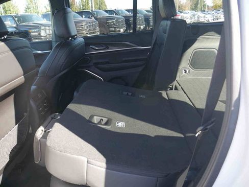 New 2025 Jeep Grand Cherokee Limited w/ Luxury Tech Group II image 12