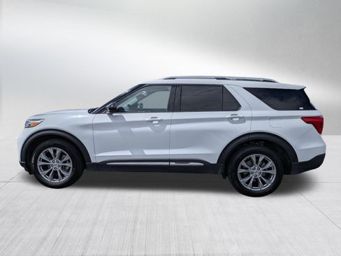 Used 2023 Ford Explorer Limited image 3