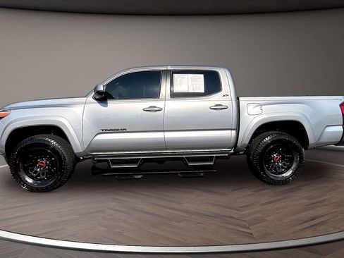 Used 2021 Toyota Tacoma SR5 RWD image 8