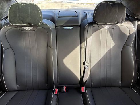 Used 2022 Bentley Flying Spur V8 image 16